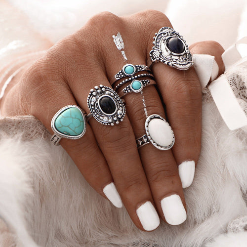“Stylish 5-piece geometric alloy ring set — perfect for stacking, gifting, or everyday elegance.”