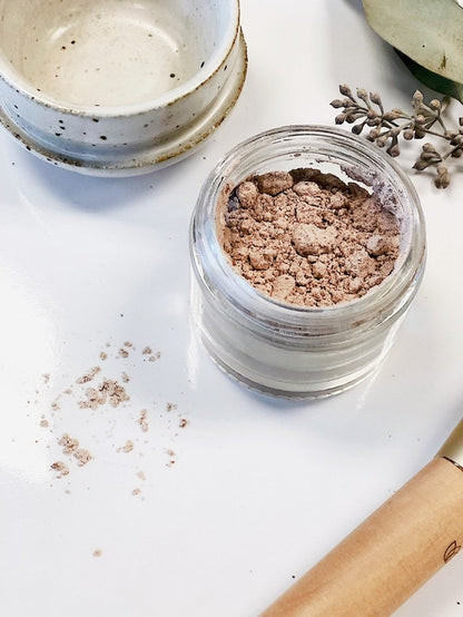 🌿 Elegant & Natural Style:  Organic Translucent Finishing Powder – All-Natural, Shine-Free Glow